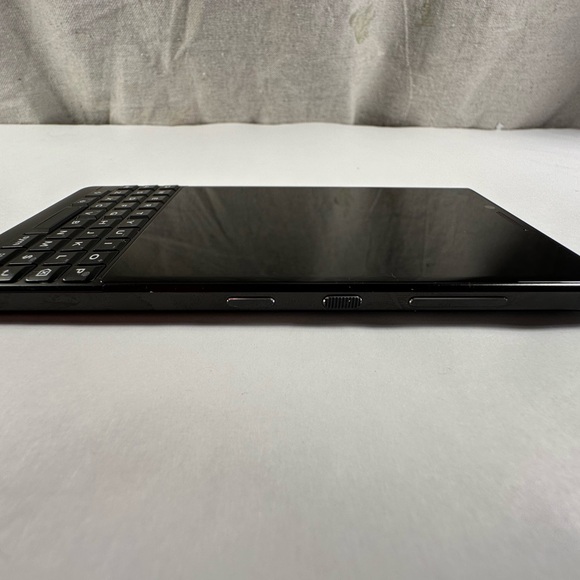 BlackBerry Key2 Unlocked - Picture 4 of 6